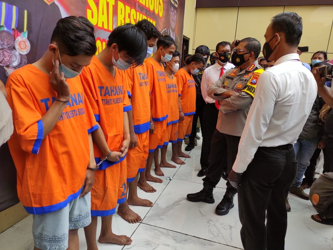 Lempari Pengendara dengan Paving, Oknum Pesilat Ngaku Sakit Hati