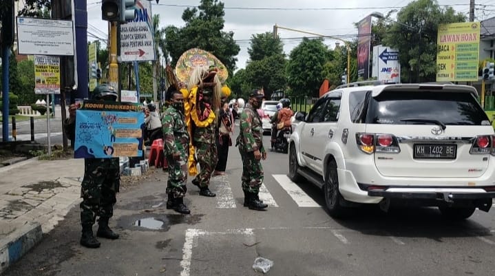Unik, Begini Cara Koramil 0809/11 Pare Sosialisasi Pencegahan Covid-19