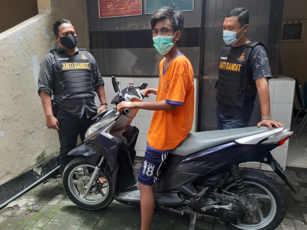 Saat Operasikan Google Maps di Motor, Cewek ini Jadi Korban Jambret
