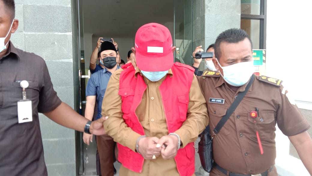 Diduga Korupsi Anggaran Rp1 Miliar, Camat Duduksampeyan Gresik Ditahan