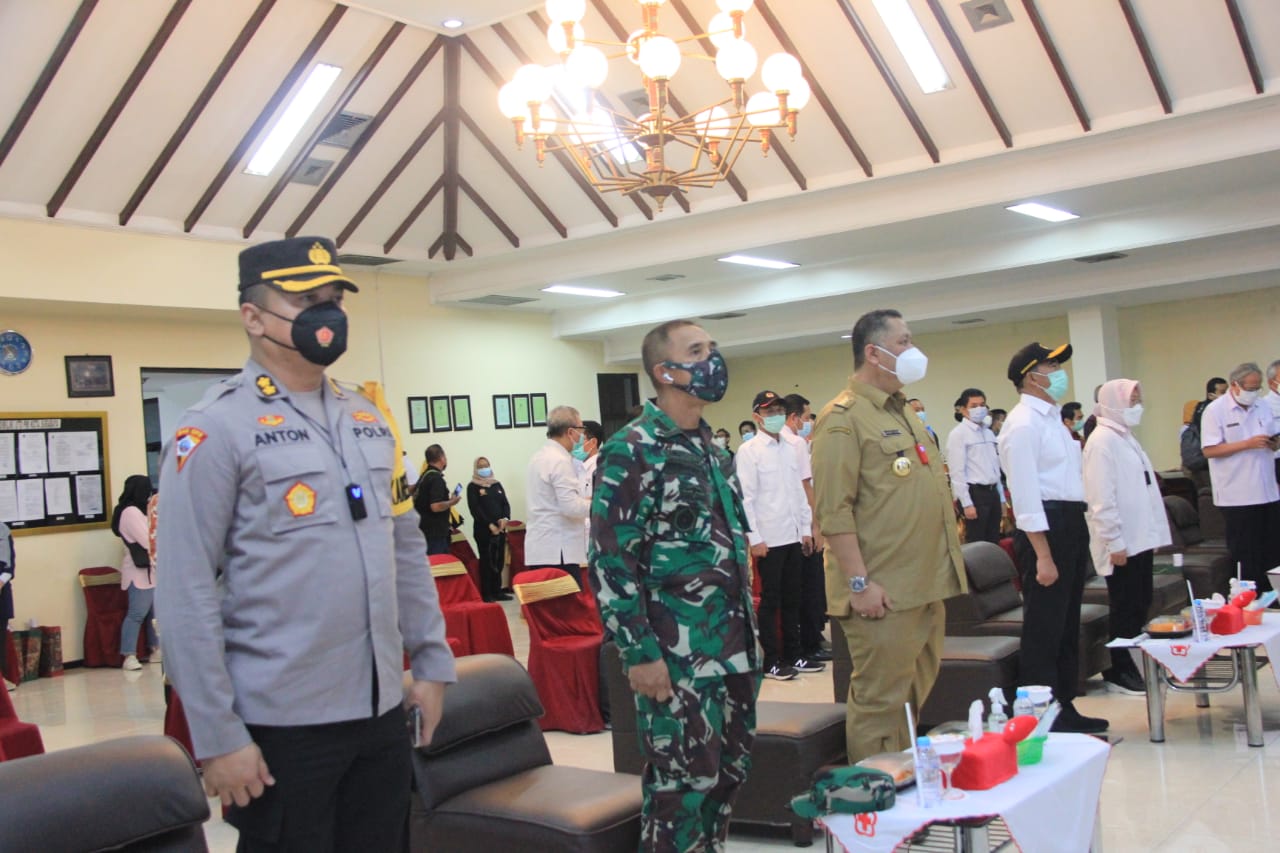 Menko PMK Tinjau Kegiatan Donor Plasma Konvalesen di PMI Surabaya