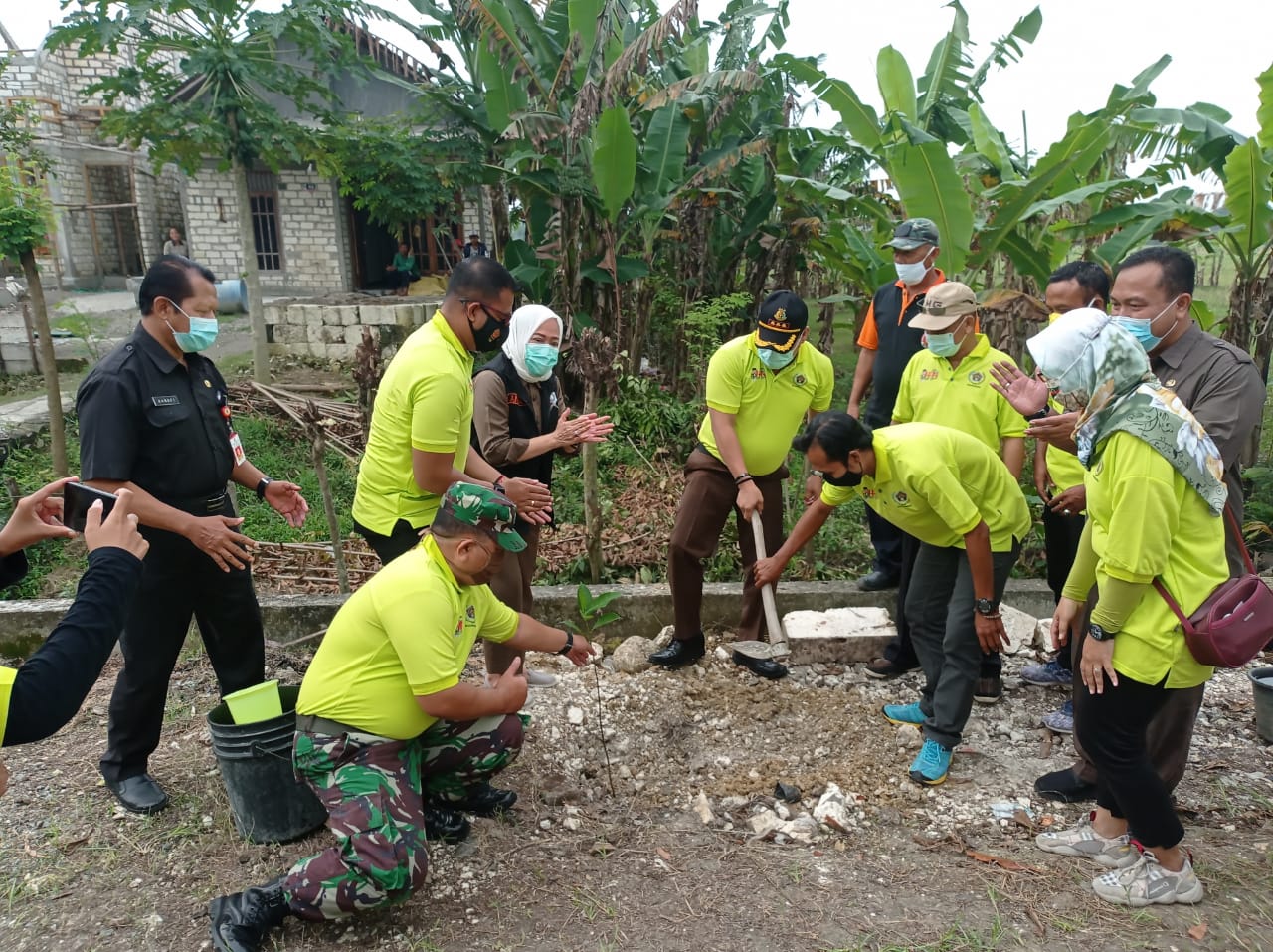 Peduli Lingkungan, PWI Bojonegoro Tanam Pohon Peringati HPN