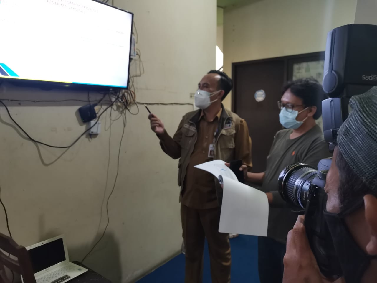 Sosialisasi Vaksin untuk Publik, Kadinkes Gresik Sambangi PWI