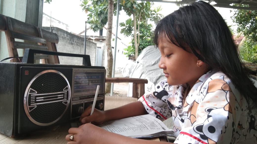 Pembelajaran Daring Dikeluhkan, Muncul Terobosan Sekolah via Radio