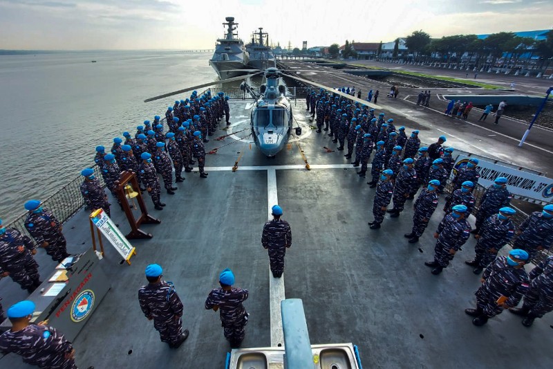 FOTO: Pangkoarmada II Lepas KRI SIM-367