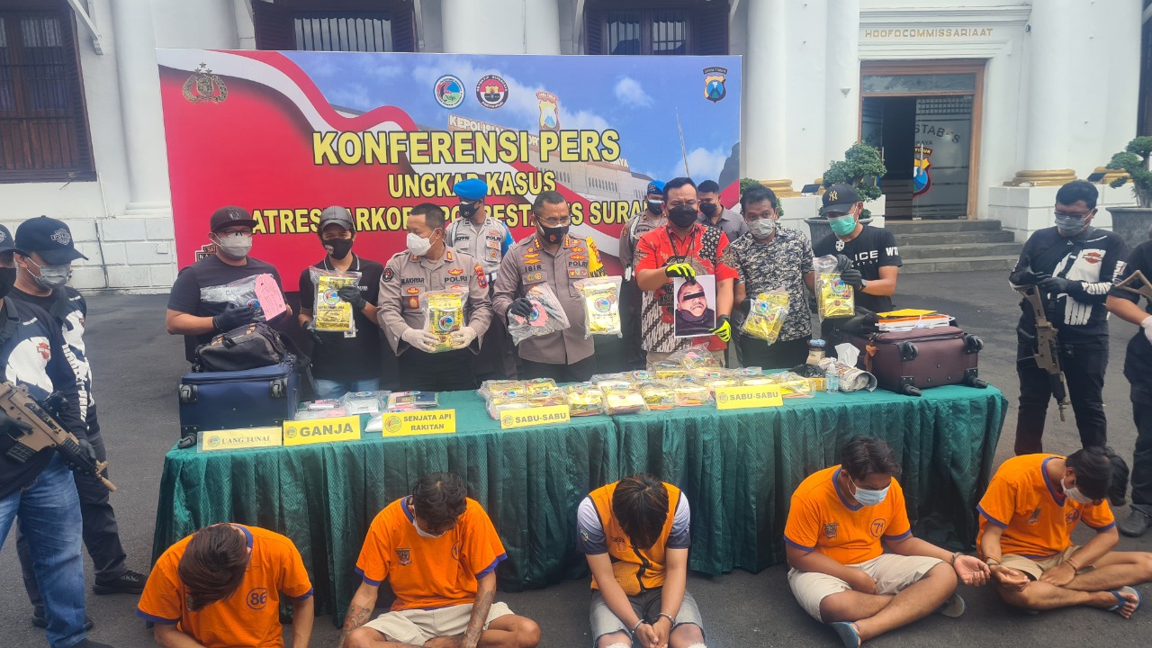 Bongkar Narkoba Internasional, Kapolri Beri AKBP Memo Ardian Pin Emas
