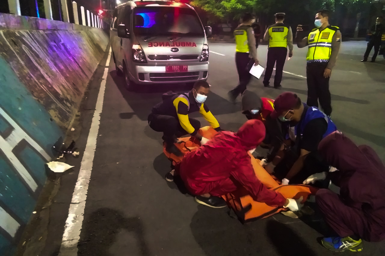 FOTO: Pengaruh Alkohol, Pengendara Tewas Kehilangan Kendali