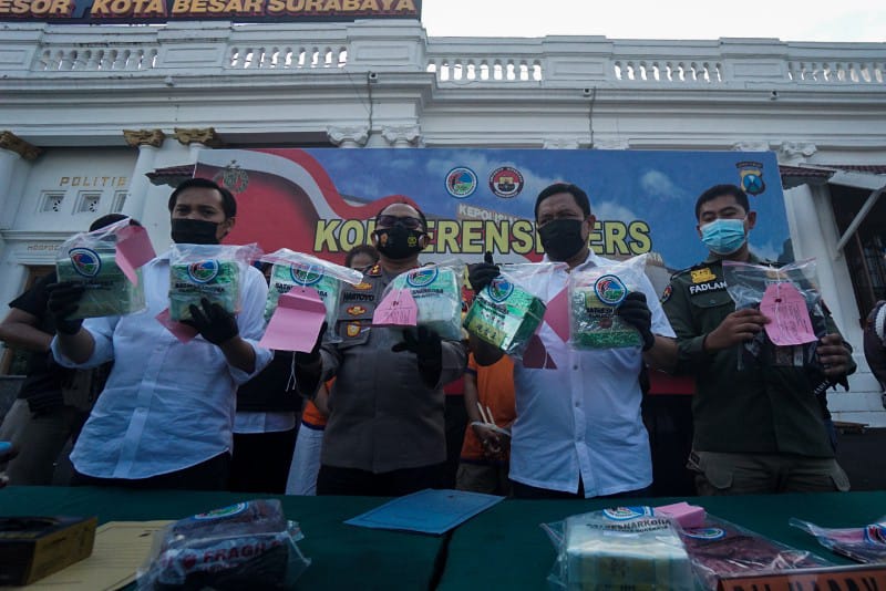 Buang Sabu 3 Kg dan Tabrak Mobil Polisi, Kurir Narkoba Ditembak