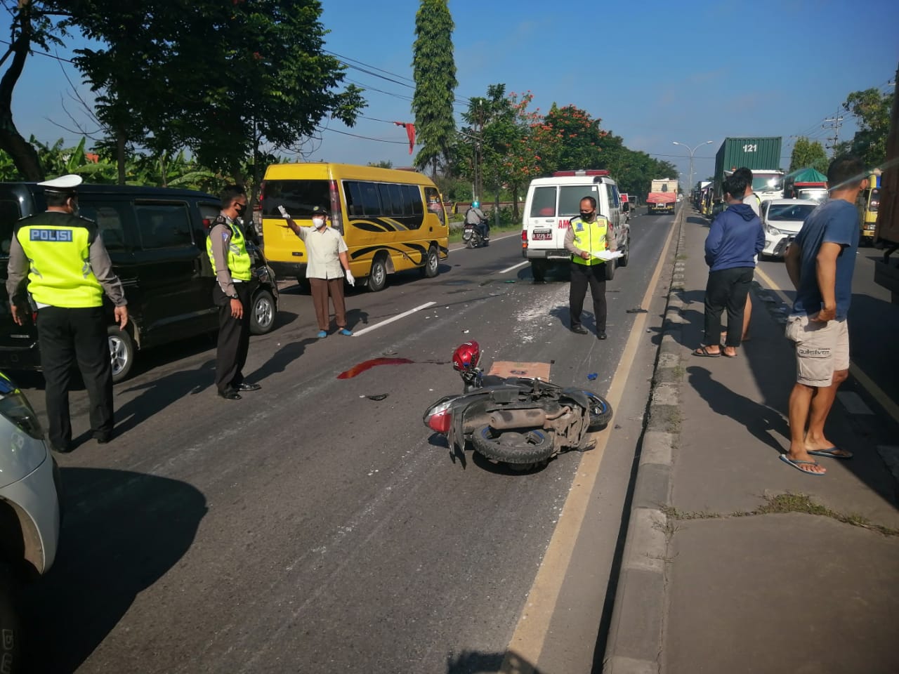 Lawan Arus, Ambulans di Lamongan Tabrak Pengendara Motor hingga Tewas
