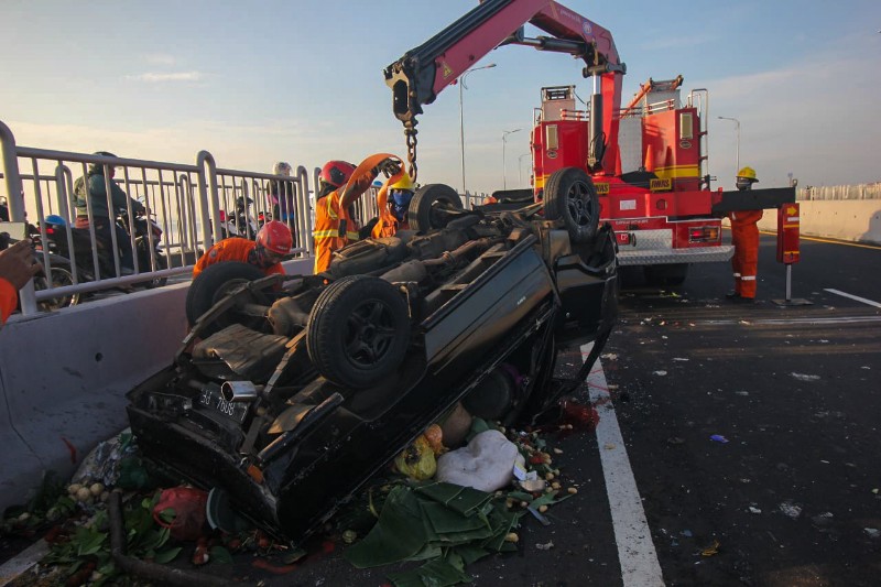 FOTO: Kecelakaan Maut di Jembatan Suramadu, Satu Orang Tewas