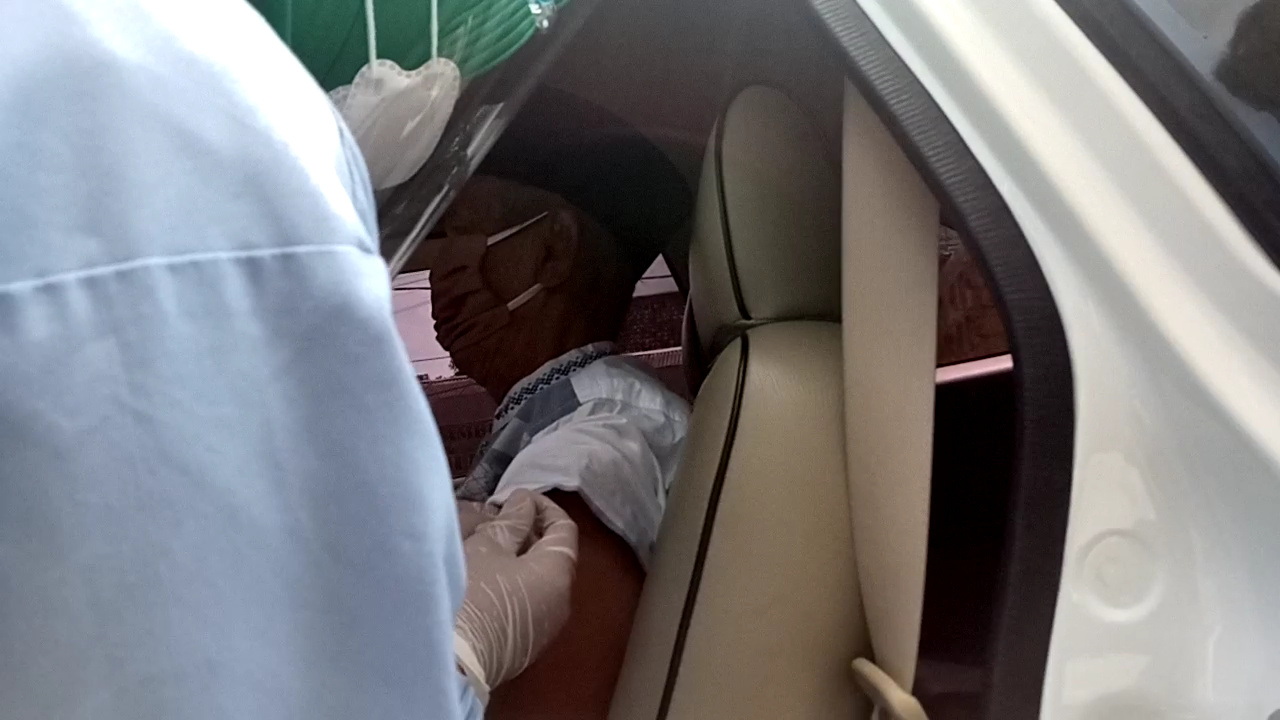 Vaksinasi Drive Thru Bagi Lansia Tulungagung