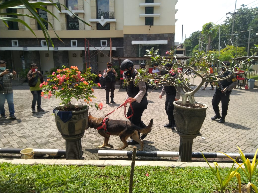 Perayaan Paskah, Polda Jatim Kerahkan Jihandak dan K9 Sisir Gereja