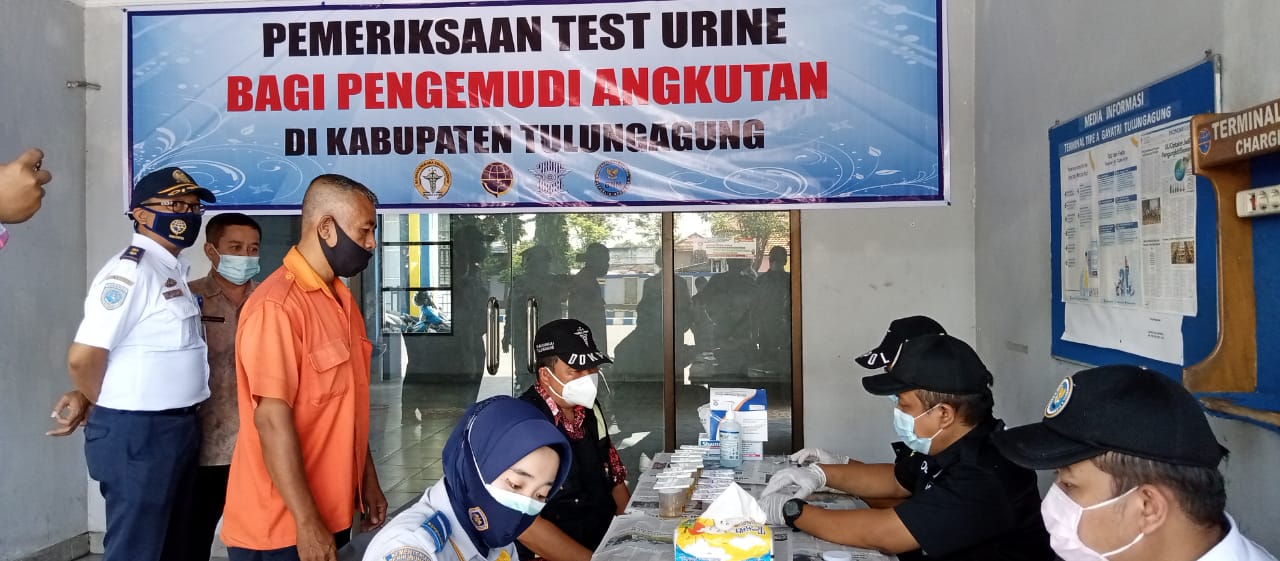 Jelang Bulan Puasa Ramadan, Puluhan Awak Bus Tulungagung Dites Urine