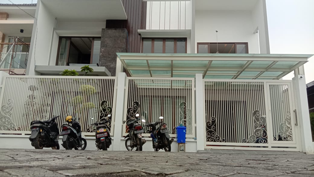 Usai PDAM Gresik, KPK Datangi Rumah Mantan Bupati Sambari di Surabaya