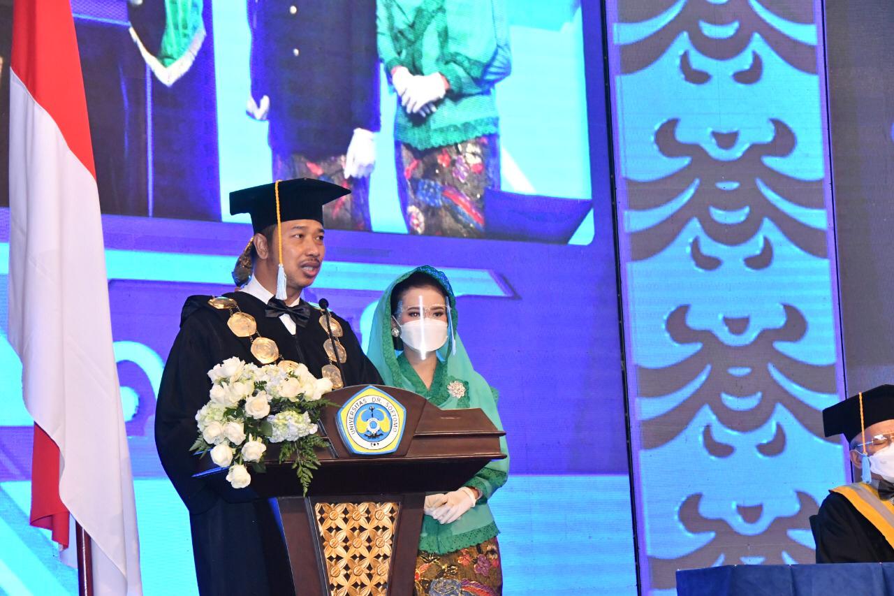 Akhir Masa Jabatan, Ini Pesan Rektor Unitomo saat Prosesi Wisuda