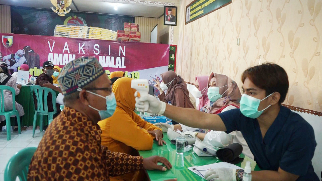 Kodim 0817 Gresik Vaksinasi Purnawirawan dan Warakawuri TNI AD
