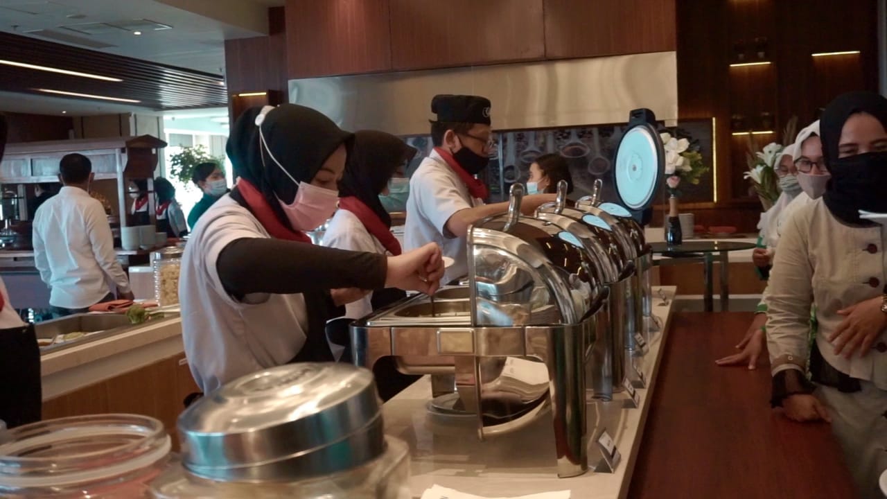 Kuliner Tradisional Kolak Ayam Gumeno Masuk Hotel Berbintang