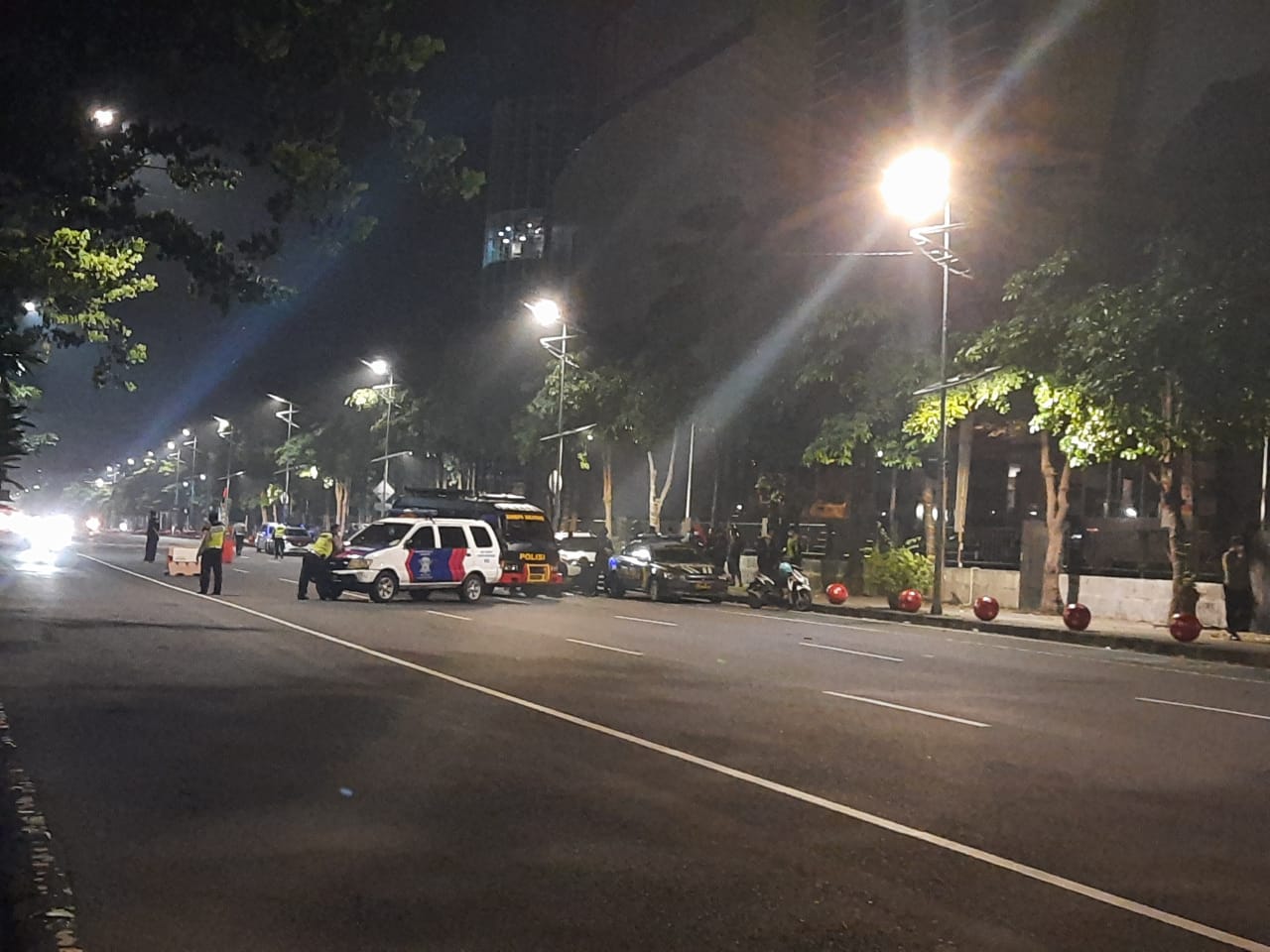 Ada Tas Mencurigakan, Jalan Ahmad Yani Ditutup, Tim Gegana Diterjunkan