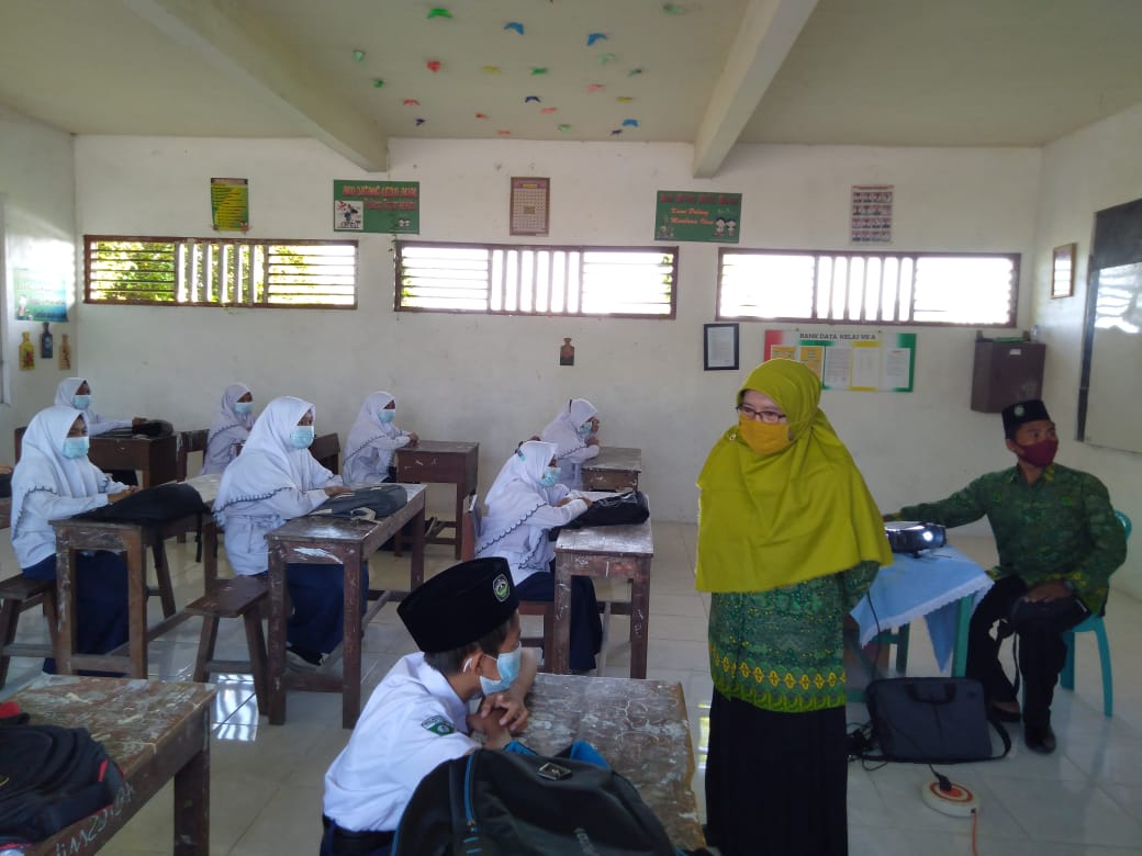 Hari ke-1 Sekolah Tatap Muka di Gresik, Siswa: Seragam Lama tak Muat