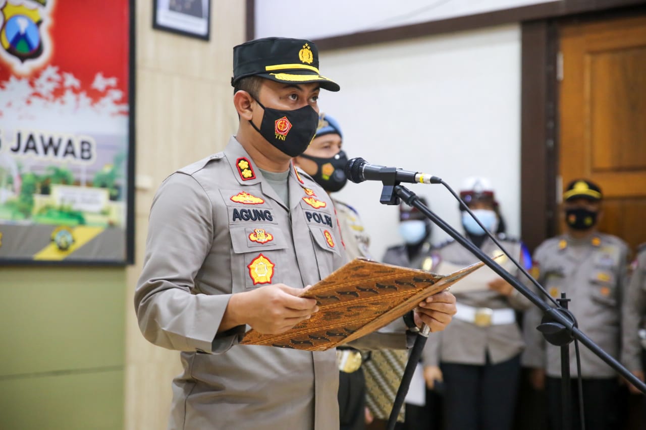 Kapolres AKBP Agung Setyo Lantik Kapolsek Jombang dan Jogoroto