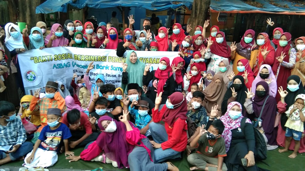 Asosiasi Bank Sampah Gresik Beri Bingkisan Anak Jalanan Terminal