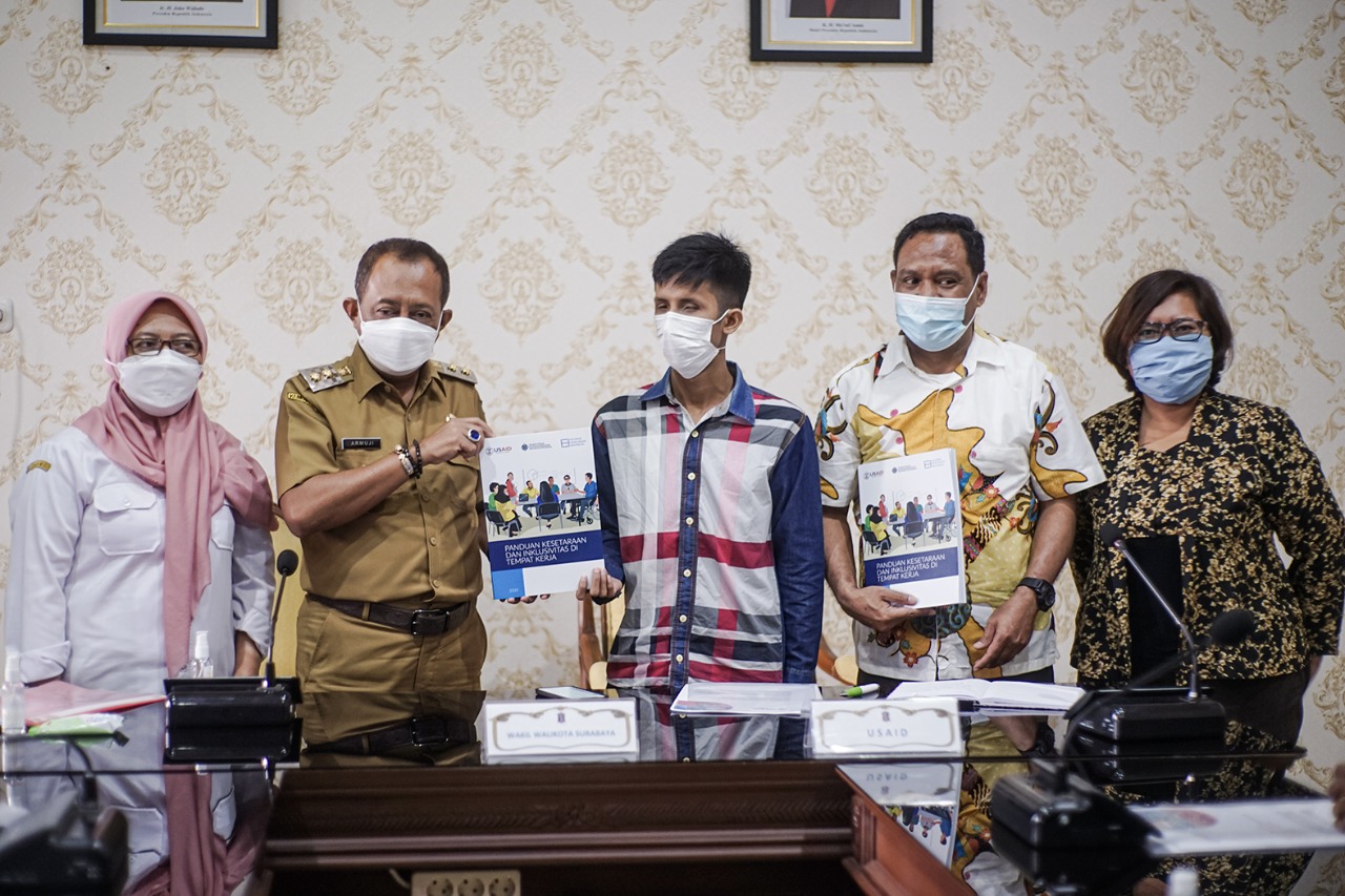 Cak Ji Rekrut Difabel sebagai Tim Kreatif, Sentil Pengusaha