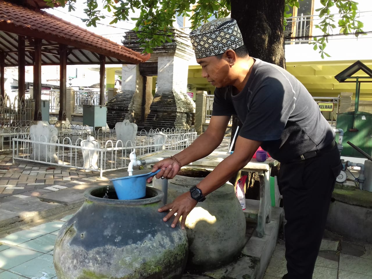 Sumur Tua di Makam Malik Ibrahim Gresik, Airnya tidak Pernah Kering
