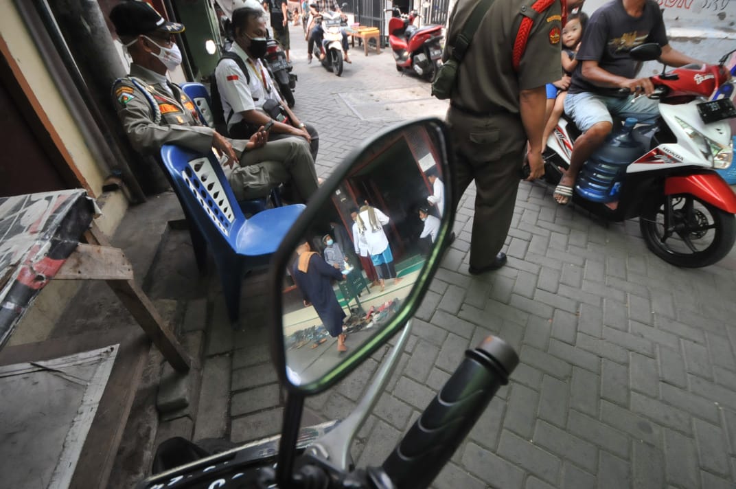 Masjid Ibrahim Surabaya Dijaga Polisi dan Banser, Ini yang Terjadi