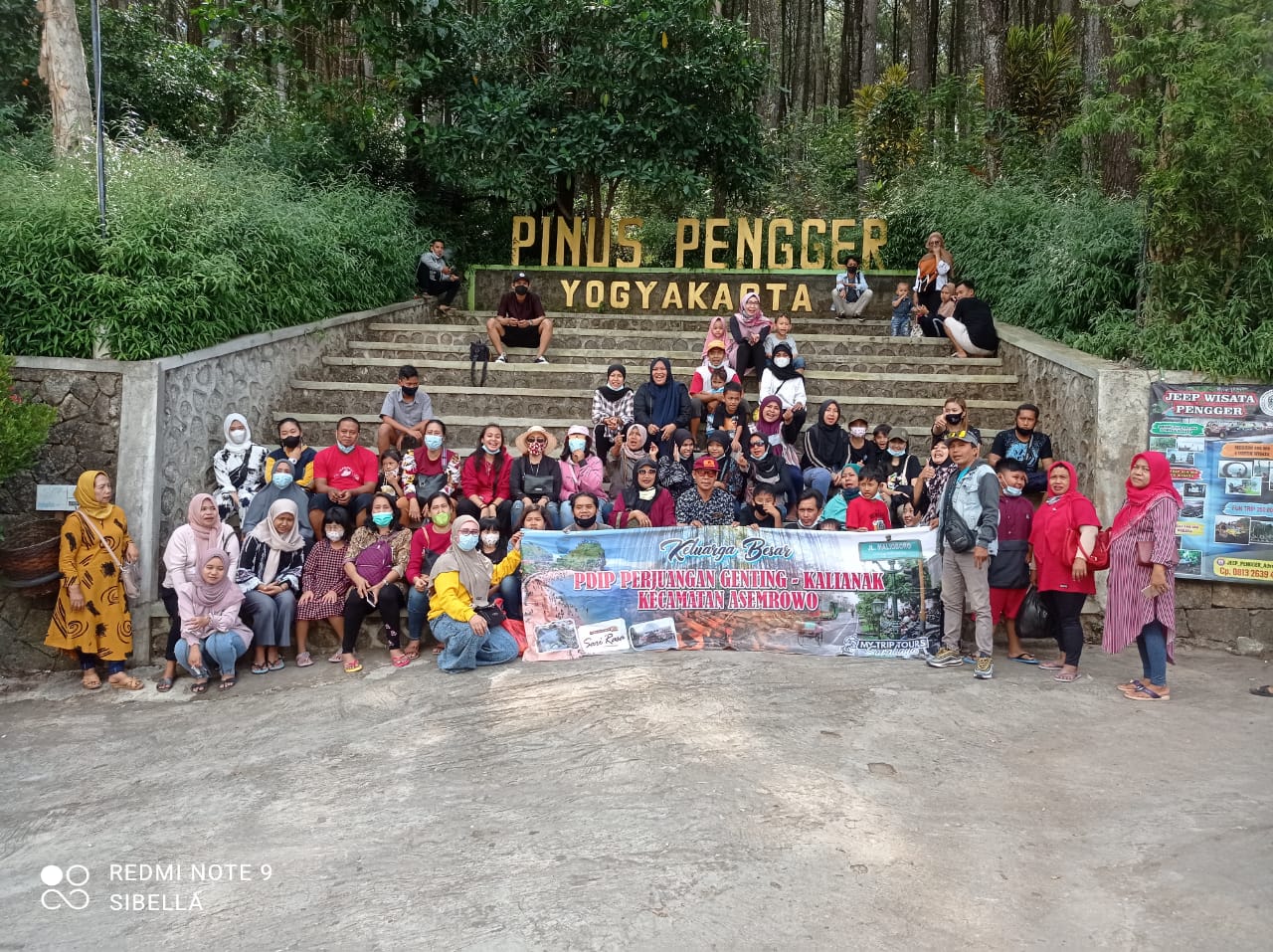 Warga Genting Kalianak Gotong Royong Rayakan Kemenangan Eri-Armuji