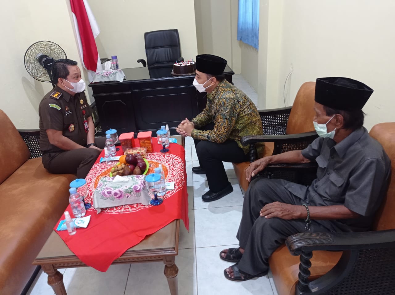 Ngantor di Kelurahan Pegirian, Eri Cahyadi Ditemui Kejati Jatim