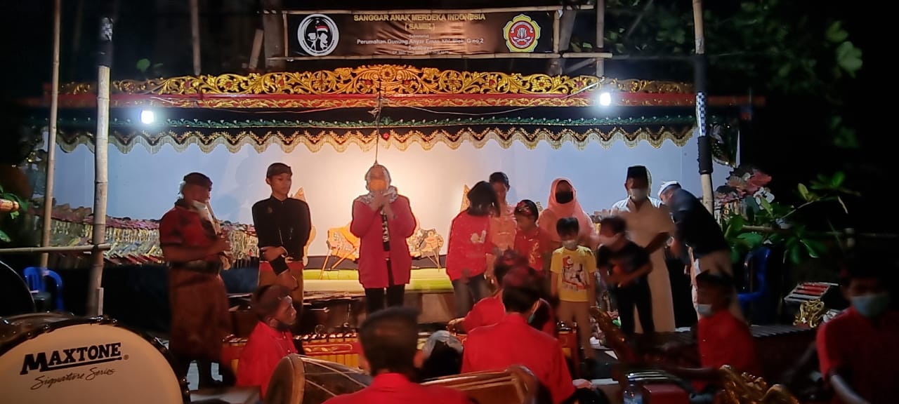 Buka Festival Sanggar Seni SAMIN, Ini Kata Istri Bambang DH