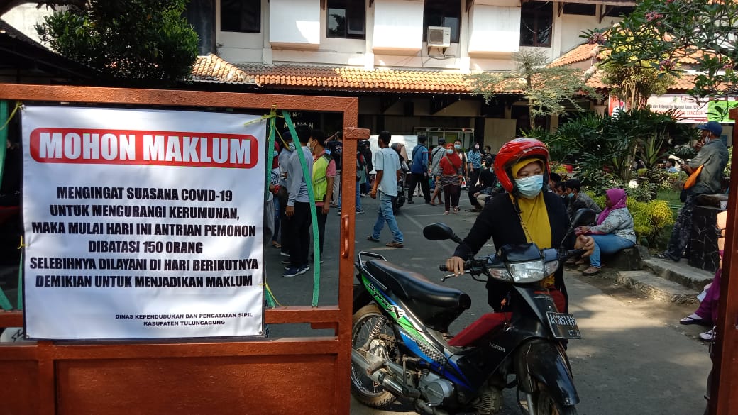 Tumpukan Antrian Pemohon di Dispendukcapil Tulungagung Masih Tinggi