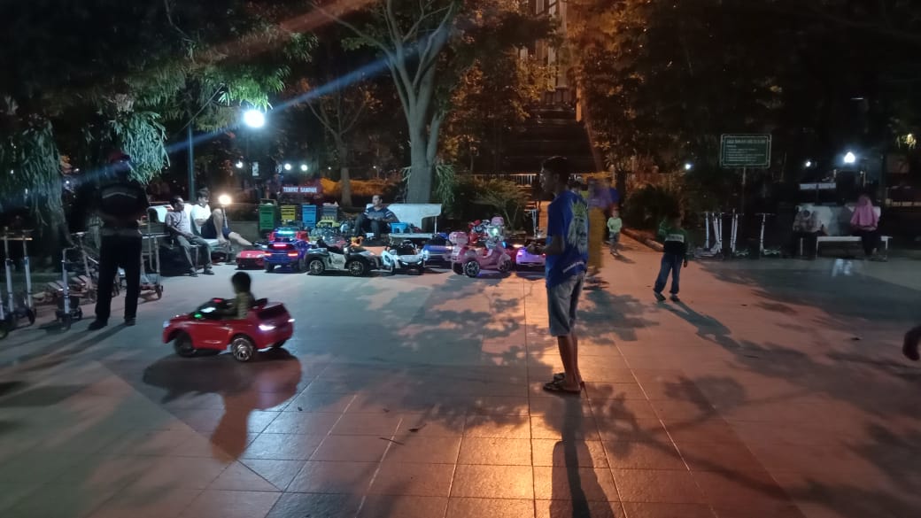 Satpol PP Tulungagung Tertibkan Penyewaan Mainan Anak di Alun-Alun