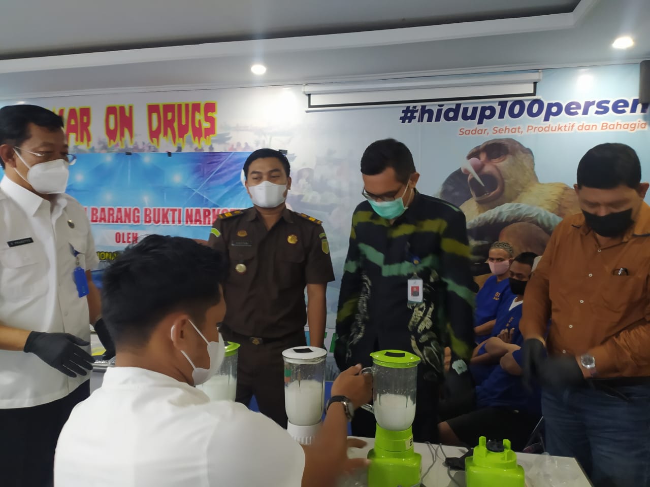 BNNP Kalsel 'Blender' 574,53 Gram Sabu Hasil Ungkap 4 Kasus Narkotika