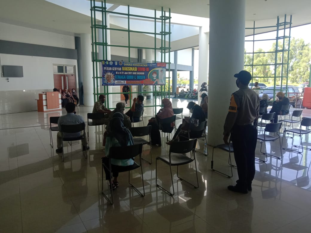 Polisi Kawal Vaksinasi Covid-19 di Gedung SAC ULM Banjarmasin