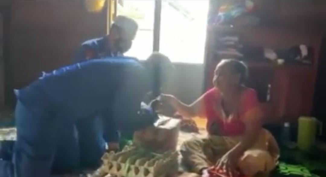 Kisah Haru Nenek Dalpiah Usai Terima Sembako dari Ditpolairud Polda Kalsel