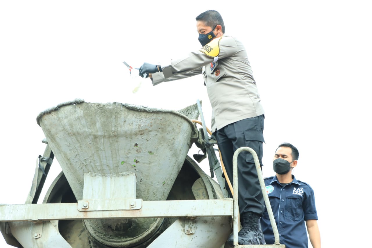 Menakar Harga Ratusan Kilogram Narkotik yang Dimusnahkan Polisi Banjarmasin dengan Truk Molen