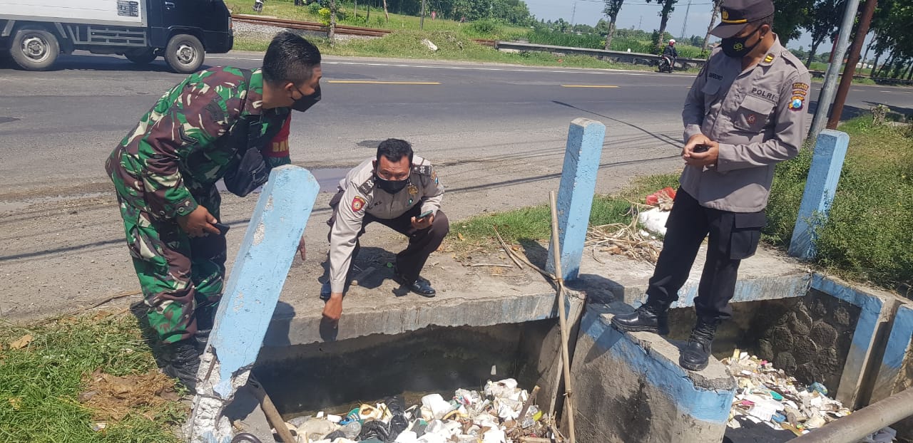 Biadab! Jenazah Dua Bayi Baru Lahir Ditemukan di Sungai Waru Turi Jombang, Diduga Dibuang