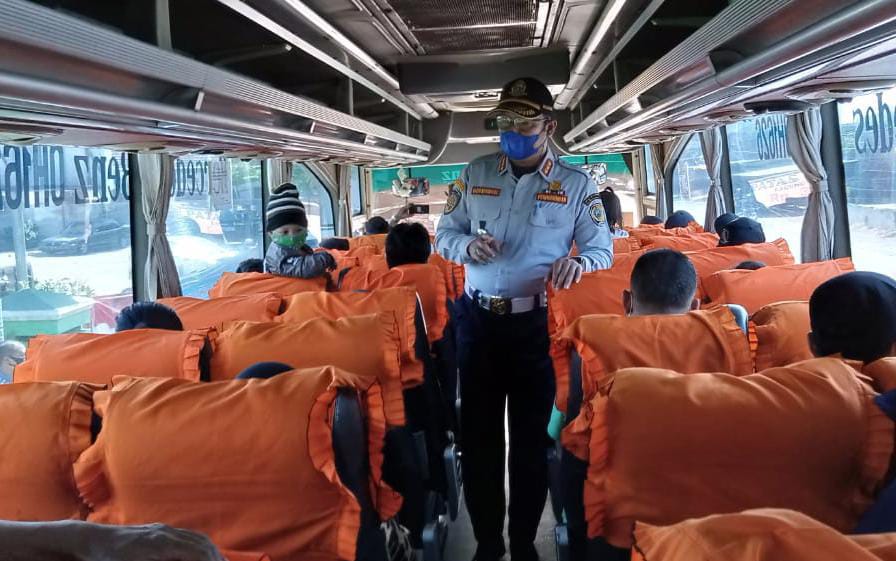 Kendaraan Umum di Tulungagung masih tak Patuh PPKM Darurat