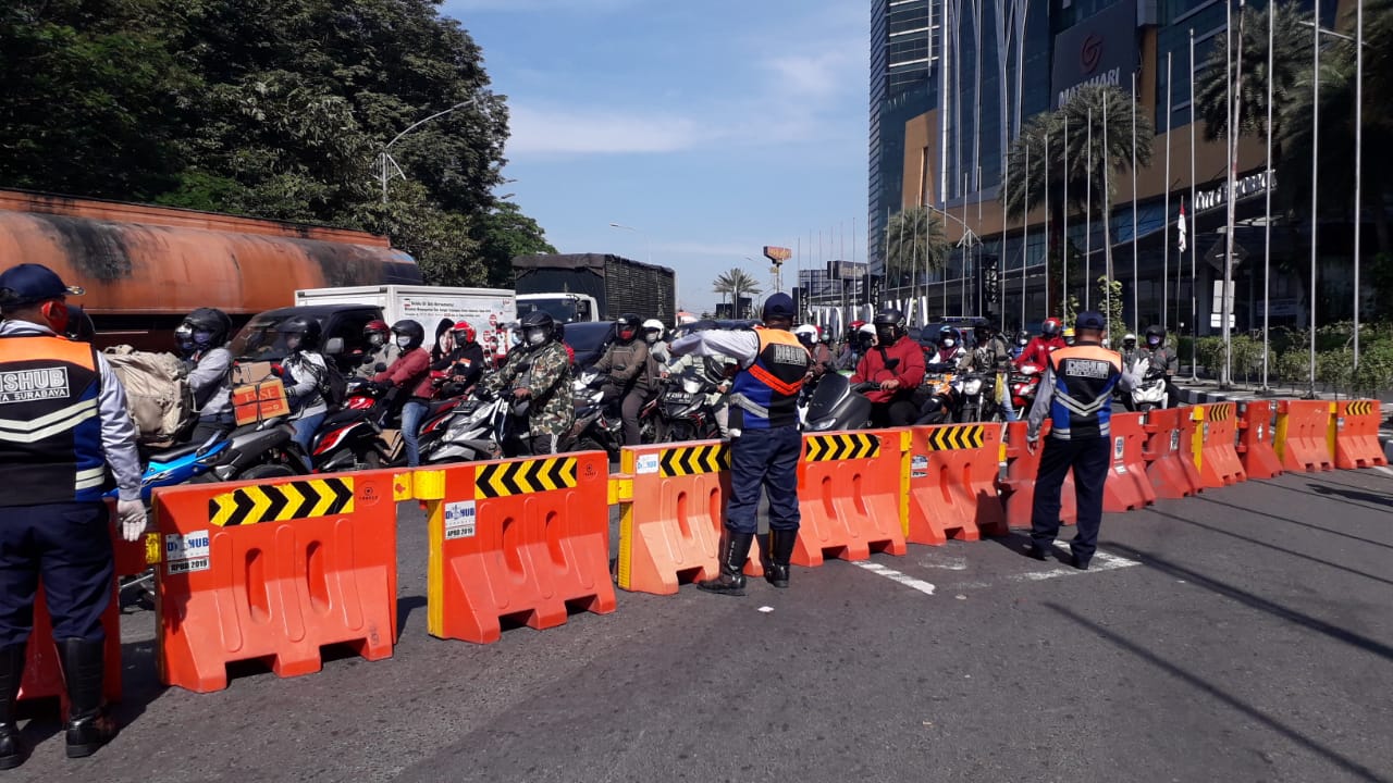 Bundaran Waru Mendadak Ditutup Total tanpa Pemberitahuan, Pengguna Jalan Protes