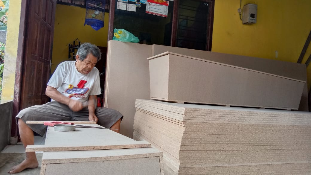Ironi Pandemi, Pembuat Peti Mati di Tulungagung ini Panen Rezeki
