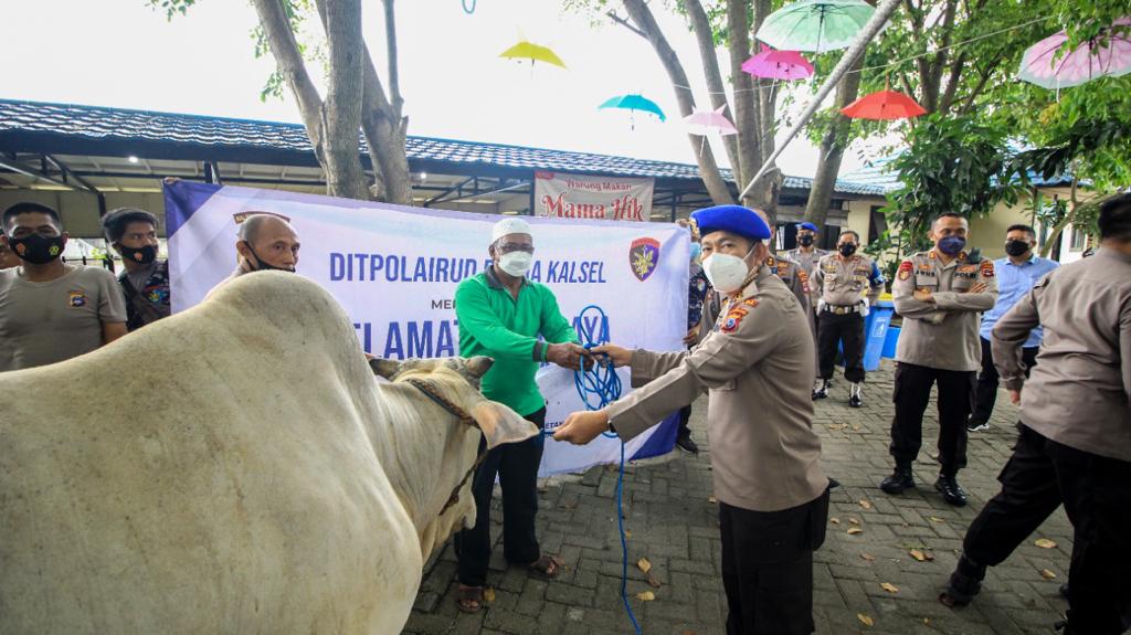 Nette Boy Pimpin Langsung Pemotongan Hewan Kurban di Mako Ditpolairud Polda Kalsel