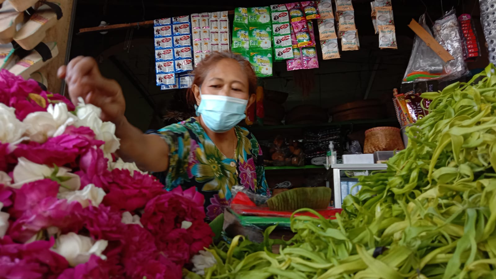 Permintaan Kain Kafan di Tulungagung Meroket hingga 20 Pesanan per Hari, Pasokan pun mulai Tersendat