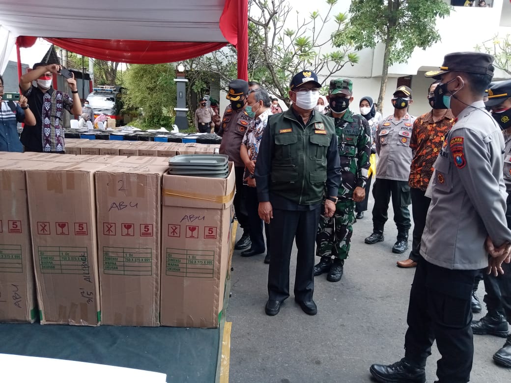 Satgas Covid-19 Tulungagung Serahkan Bantuan Sarana Covid-19 untuk Kampung Tangguh