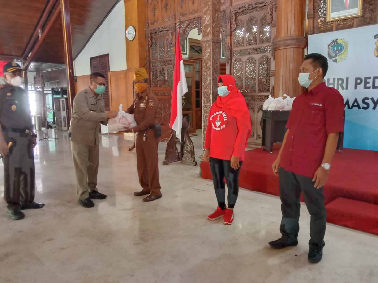 Gandeng PHRI, Pemkab Tulungagung Beri Bantuan Sosial kepada Warga Terdampak Pandemi Covid-19