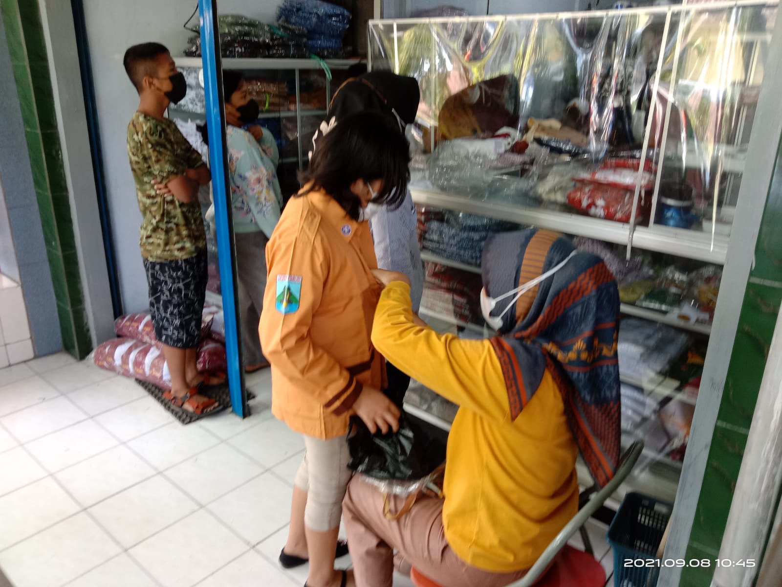 Pembelajaran Tatap Muka di Tulungagung Dimulai, Pedagang Seragam Banjir Rejeki, Orang Tua Suka Cita