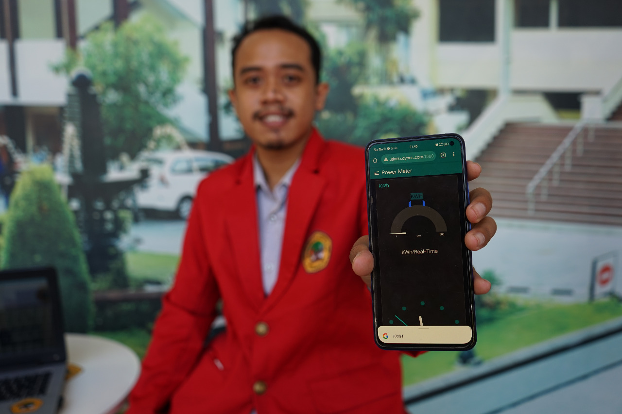 Permudah Akses Manusia, Mahasiswa Untag Surabaya Buat Sistem Kontrol Daya Listrik Berbasis IoT