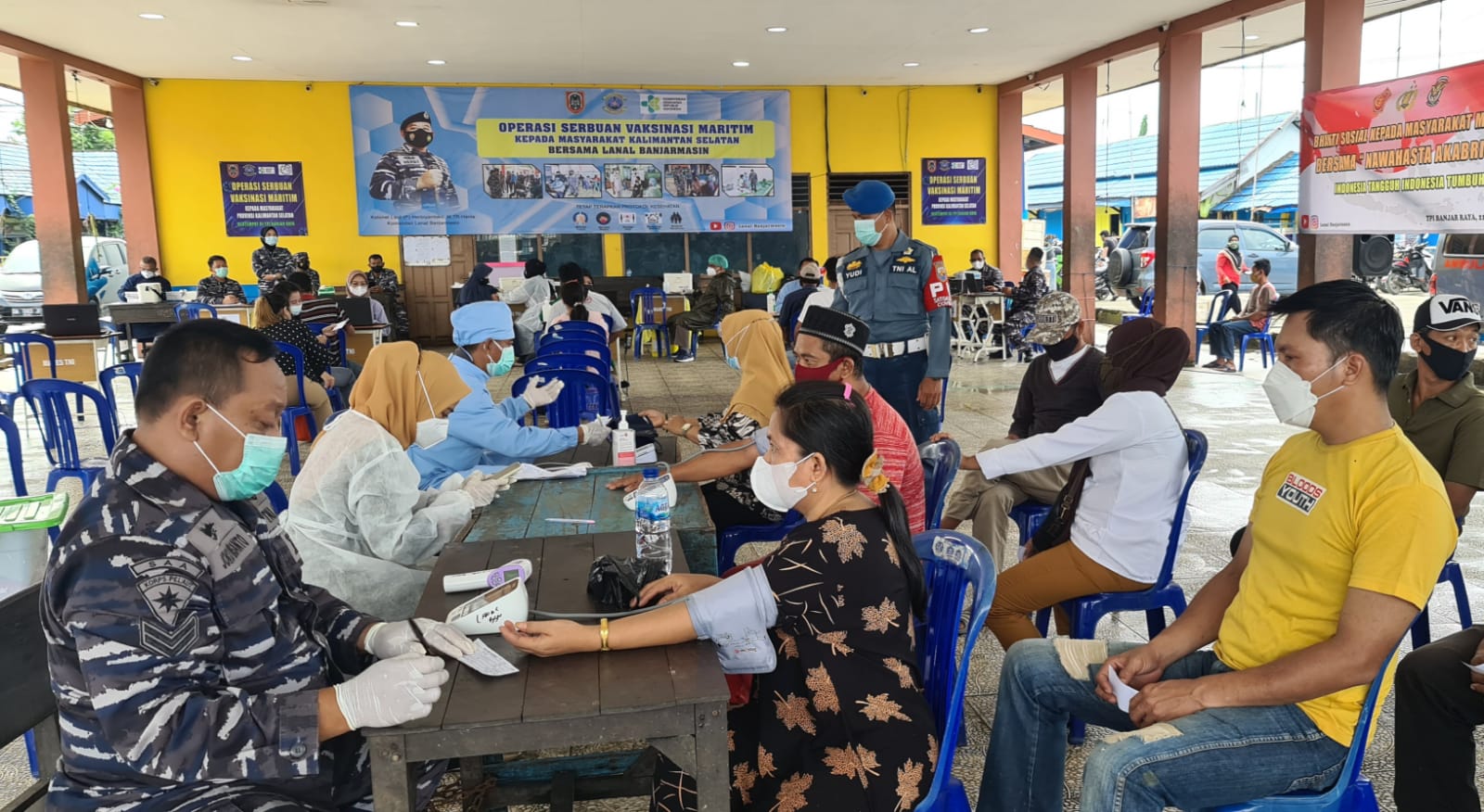 Lanal Banjarmasin Gelar Serbuan Vaksin dan Bakti Sosial