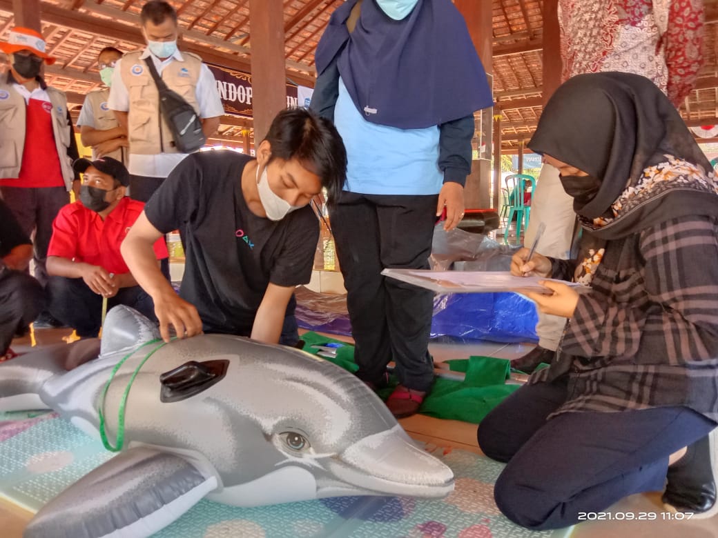 Pelatihan Penanganan Mamalia Laut Terdampar: Penyelamatan Lumba-Lumba dan Paus Berbeda dengan Ikan Hiu