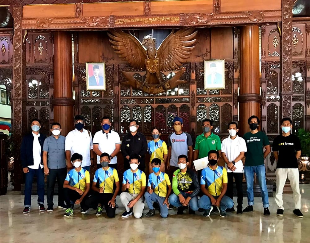 Pelepasan atlit sepeda Tulungagung yang berlomba di kejuaraan provinsi.